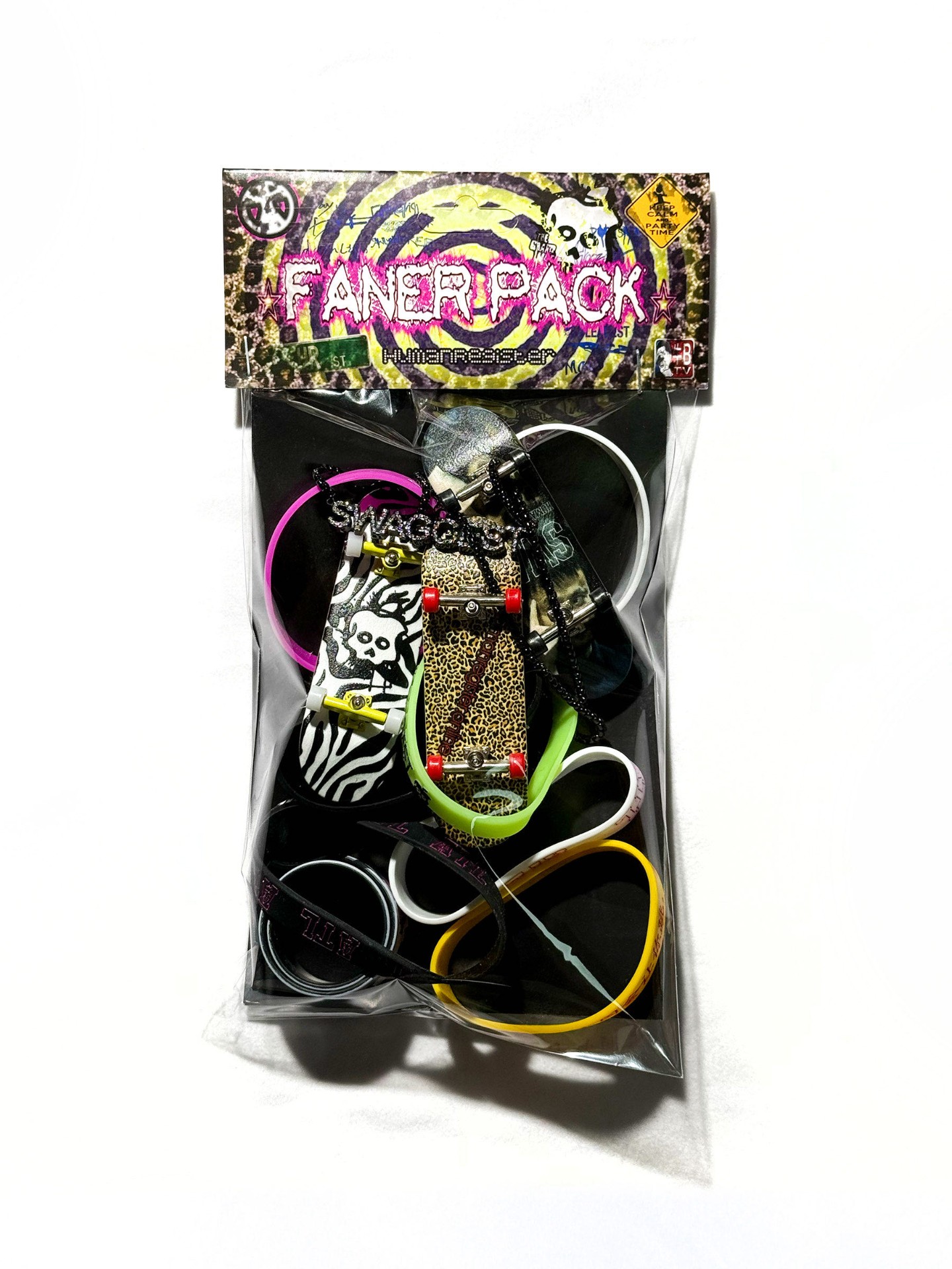 Faner Pack with fingerboards and wristbands
